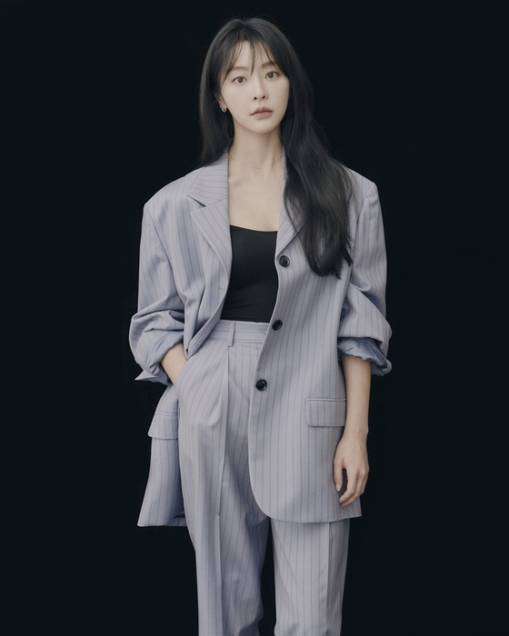 배우 정유미의 새 프로필이 공개됐다. /사진제공=미스틱스토리