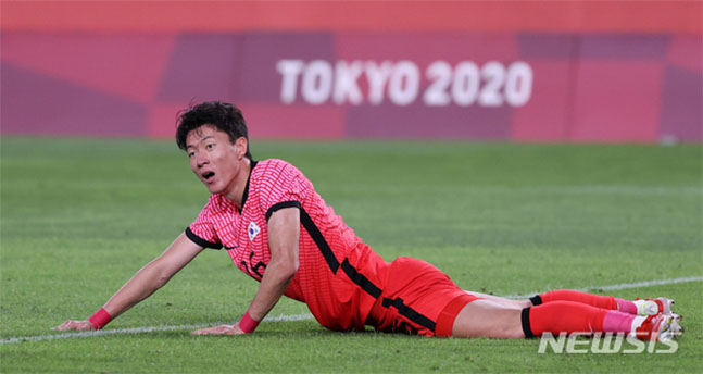 22일 일본 이바라키 가시마 스타디움에서 열린 도쿄올림픽 남자축구 조별리그 B조 1차전 뉴질랜드전에서 아쉬워하고 있는 황의조. /사진=뉴시스