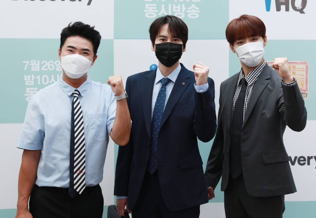 장동민, 규현, 이장준이 20일 오후 온라인 생중계로 진행된 IHQ '마시는 녀석들' 제작발표회에 참석해 포즈를 취하고 있다. /사진제공=IHQ 2021.07.20