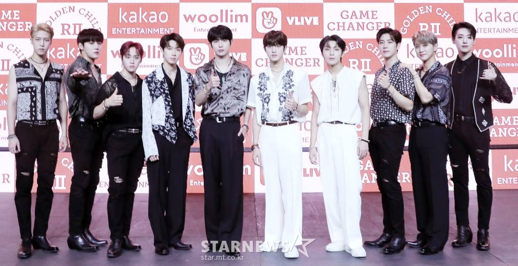 아이돌그룹 골든차일드가 2일 오후 온라인으로 진행된 정규 2집 '게임 체인저'(GAME CHANGER) 발매 기념 쇼케이스에서 포즈를 취하고 있다.  골든차일드의 이번 앨범 타이틀 곡 '라팜팜'(Ra Pam Pam)은 여러 인기 K팝 가수들과 작업한 당케(Danke)와 스타더스트(Stardust)의 작품으로, 심장이 뛰는 소리를 표현한 의성어에서 제목을 따와 불안하고 혼란스러운 상황 속에서 희망을 향해 나아가는 가슴 벅찬 의지를 담았다. / 사진제공 = 울림엔터테인먼트 /사진=김창현 기자 chmt@