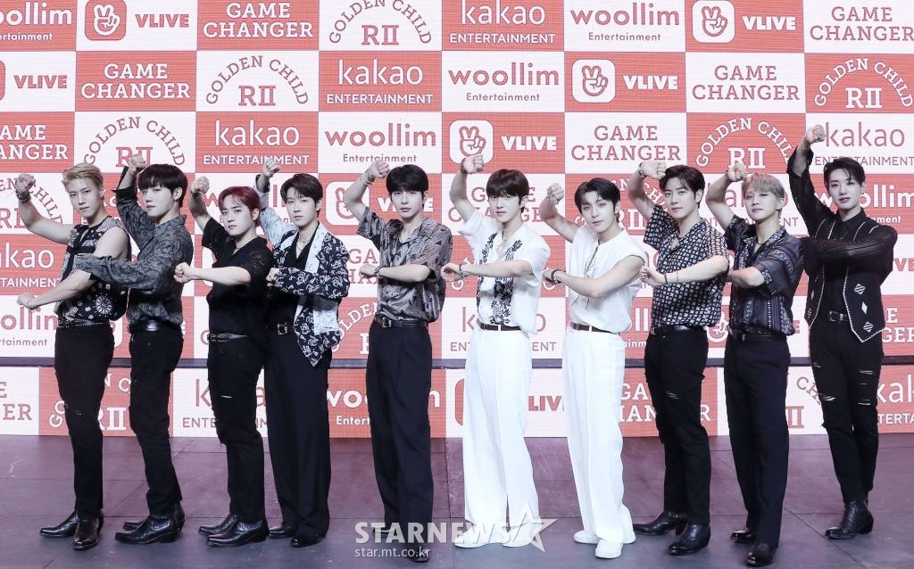 아이돌그룹 골든차일드가 2일 오후 온라인으로 진행된 정규 2집 '게임 체인저'(GAME CHANGER) 발매 기념 쇼케이스에서 포즈를 취하고 있다.  골든차일드의 이번 앨범 타이틀 곡 '라팜팜'(Ra Pam Pam)은 여러 인기 K팝 가수들과 작업한 당케(Danke)와 스타더스트(Stardust)의 작품으로, 심장이 뛰는 소리를 표현한 의성어에서 제목을 따와 불안하고 혼란스러운 상황 속에서 희망을 향해 나아가는 가슴 벅찬 의지를 담았다. / 사진제공 = 울림엔터테인먼트 /사진=김창현 기자 chmt@