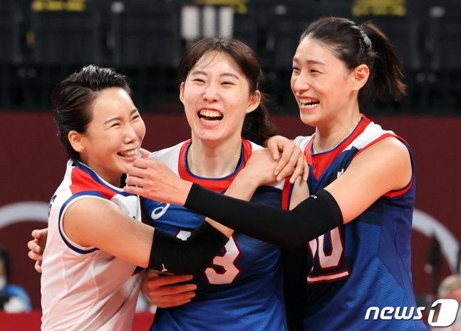 사진 왼쪽부터 오지영, 박정아, 김연경/사진=뉴스1