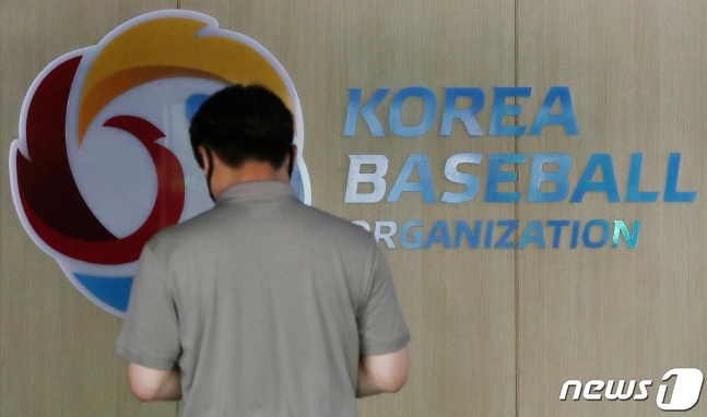 KBO 관계자들이 후반기를 앞두고 PCR검사를 전원 받아 음성이 나왔다. /사진=뉴스1