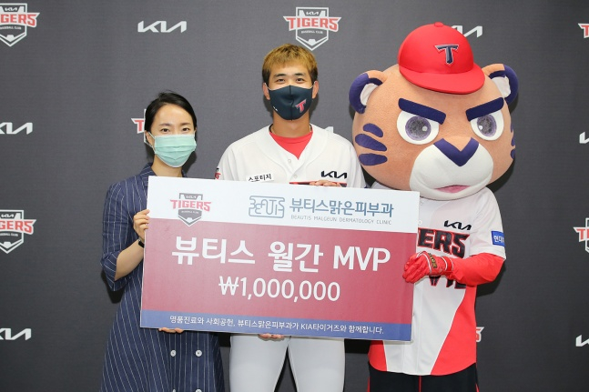 임기영(가운데)./사진=KIA 타이거즈