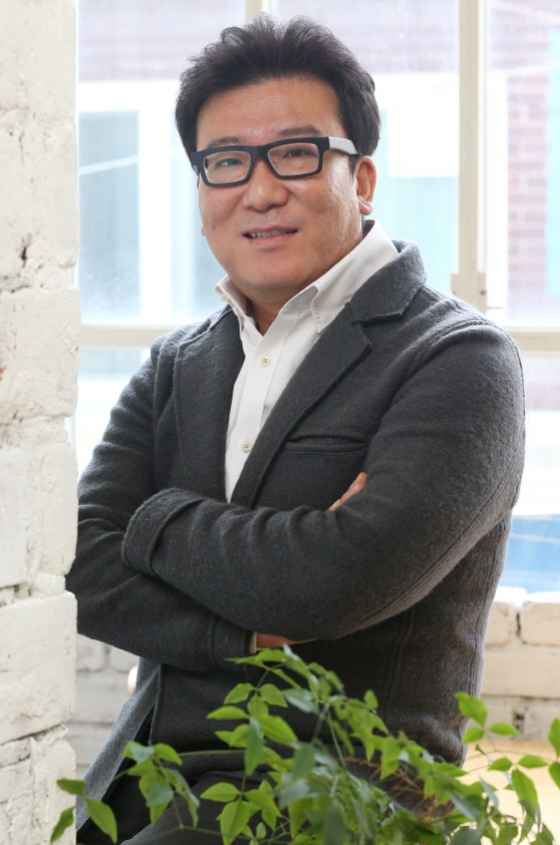 윤제균감독이 이미경CJ 부회장과 할리우드 제작자 린다 옵스트가 공동제작하는 할리우드 K팝영화 '케이팝: 로스트 인 아메리카'를 연출한다.