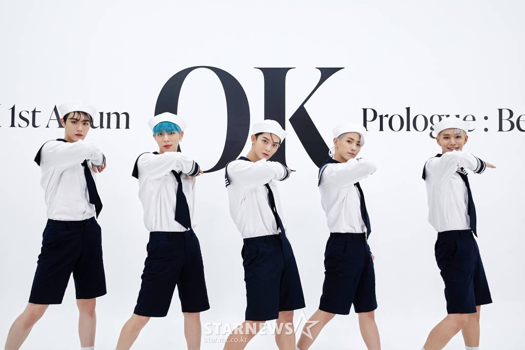 그룹 CIX(씨아이엑스)가 17일 오후 온라인 생중계로 진행된 정규 1집 ''OK' Prologue : Be OK' 발매 기념 쇼케이스에 앞서 포즈를 취하고 있다. ''OK' Prologue : Be OK'는 CIX가 데뷔 2년 만에 새로운 'OK' 시리즈를 시작하는 앨범으로, '청춘'과 '죄', '구원'에 관한 전반적인 내용을 다룬다. /사진제공=C9엔터테인먼트 2021.08.17 /사진=이동훈 기자 photoguy@