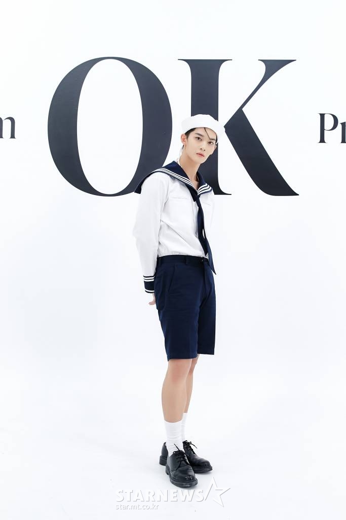 그룹 CIX(씨아이엑스) 진영이17일 오후 온라인 생중계로 진행된 정규 1집 ''OK' Prologue : Be OK' 발매 기념 쇼케이스에 앞서 포즈를 취하고 있다. ''OK' Prologue : Be OK'는 CIX가 데뷔 2년 만에 새로운 'OK' 시리즈를 시작하는 앨범으로, '청춘'과 '죄', '구원'에 관한 전반적인 내용을 다룬다. /사진제공=C9엔터테인먼트 2021.08.17 /사진=이동훈 기자 photoguy@