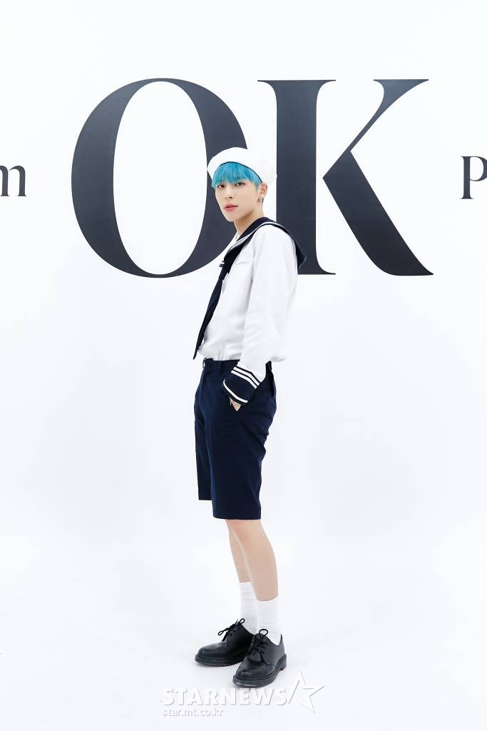 그룹 CIX(씨아이엑스) BX가 17일 오후 온라인 생중계로 진행된 정규 1집 ''OK' Prologue : Be OK' 발매 기념 쇼케이스에 앞서 포즈를 취하고 있다. ''OK' Prologue : Be OK'는 CIX가 데뷔 2년 만에 새로운 'OK' 시리즈를 시작하는 앨범으로, '청춘'과 '죄', '구원'에 관한 전반적인 내용을 다룬다. /사진제공=C9엔터테인먼트 2021.08.17 /사진=이동훈 기자 photoguy@