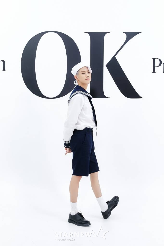 그룹 CIX(씨아이엑스) 용희가 17일 오후 온라인 생중계로 진행된 정규 1집 ''OK' Prologue : Be OK' 발매 기념 쇼케이스에 앞서 포즈를 취하고 있다. ''OK' Prologue : Be OK'는 CIX가 데뷔 2년 만에 새로운 'OK' 시리즈를 시작하는 앨범으로, '청춘'과 '죄', '구원'에 관한 전반적인 내용을 다룬다. /사진제공=C9엔터테인먼트 2021.08.17 /사진=이동훈 기자 photoguy@