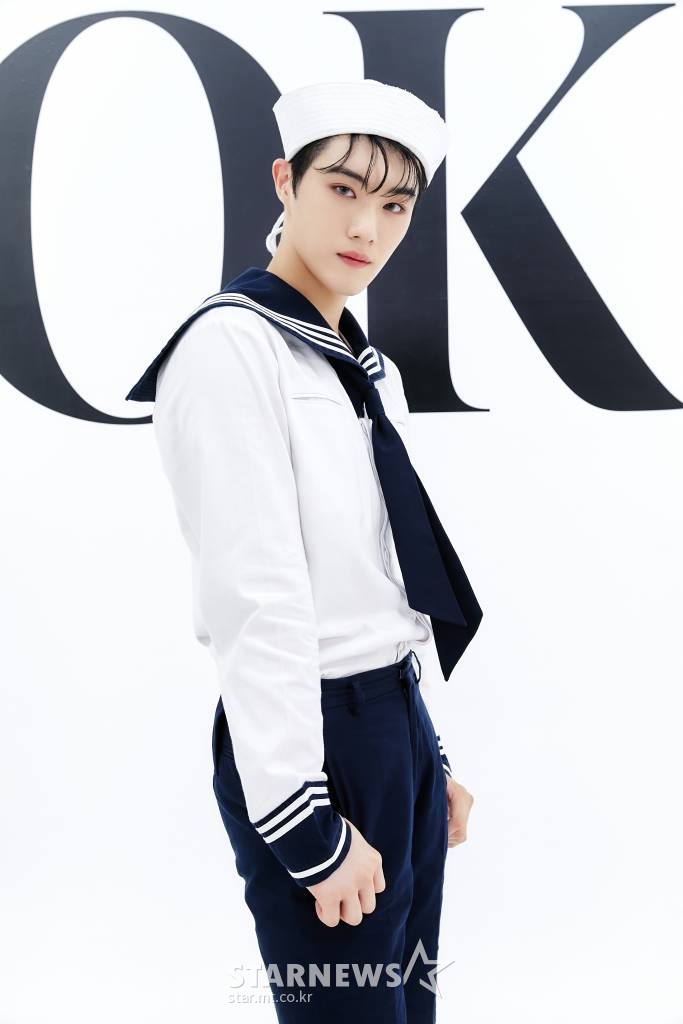 그룹 CIX(씨아이엑스) 현석이17일 오후 온라인 생중계로 진행된 정규 1집 ''OK' Prologue : Be OK' 발매 기념 쇼케이스에 앞서 포즈를 취하고 있다. ''OK' Prologue : Be OK'는 CIX가 데뷔 2년 만에 새로운 'OK' 시리즈를 시작하는 앨범으로, '청춘'과 '죄', '구원'에 관한 전반적인 내용을 다룬다. /사진제공=C9엔터테인먼트 2021.08.17 /사진=이동훈 기자 photoguy@