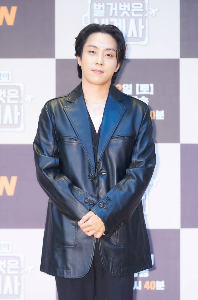 가수 은지원이 11일 오후 온라인 생중계로 진행된 tvN '설민석의 벌거벗은 세계사' 제작발표회에 참석해 포즈를 취하고 있다. /사진제공=CJENM /사진=이동훈 기자 photoguy@