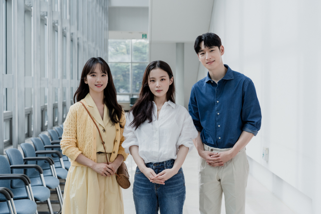 원진아, 이하이, 이제훈 /사진제공=AOMG