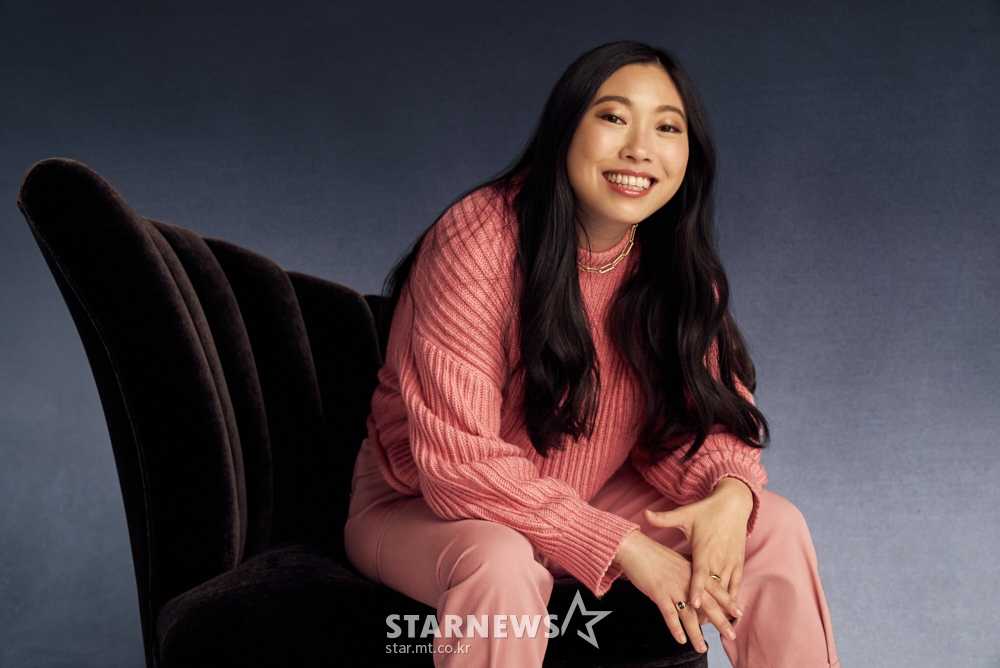 배우 아콰피나가 30일 오전 온라인으로 진행된 영화 '샹치와 텐 링즈의 전설' 기자간담회를 위해 포즈를 취하고 있다. /사진제공=월트디즈니컴퍼니 코리아 2021.08.30 /사진=이동훈 기자 photoguy@