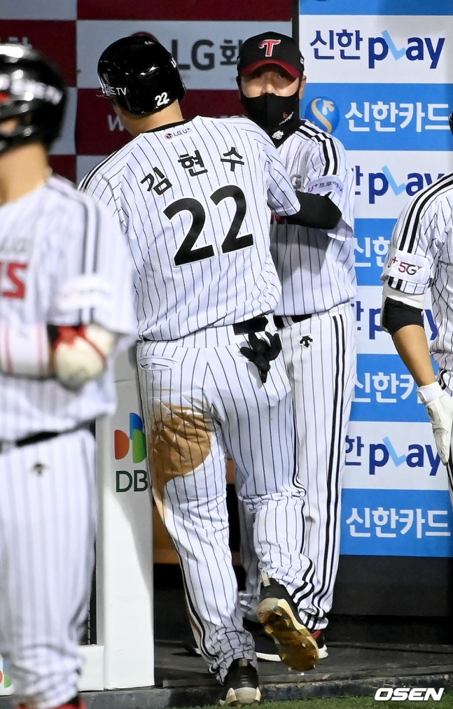 류지현(오른쪽) LG 감독.