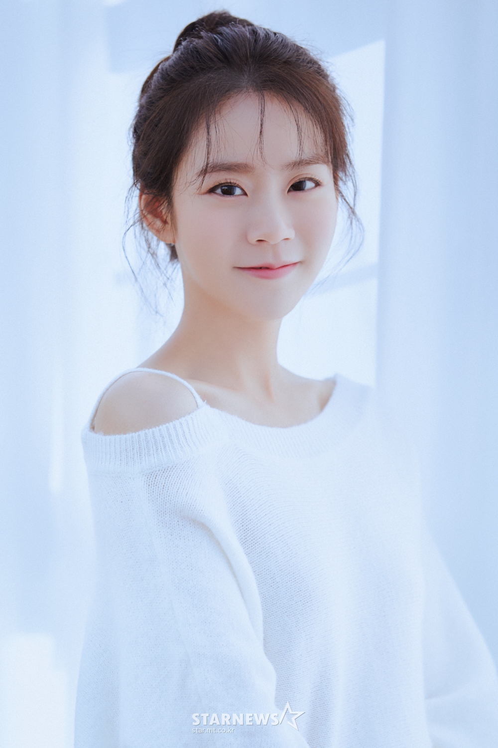 영화 '쇼 미 더 고스트'(감독 김은경) 배우 한승연이 2일 오전 온라인으로 진행된 인터뷰를 위해 포즈를 취하고 있다. '쇼 미 더 고스트'는 집에 귀신이 들린 것을 알게 된 20년 절친 예지(한승연 분)와 호두(김현목 분)가 귀신보다 무서운 서울 물가에 맞서 귀신 퇴치에 나서는 내집 사수 셀프 퇴마 코미디다. /사진제공=YG엔터테인먼트 2021.09.02 /사진=이동훈 기자 photoguy@