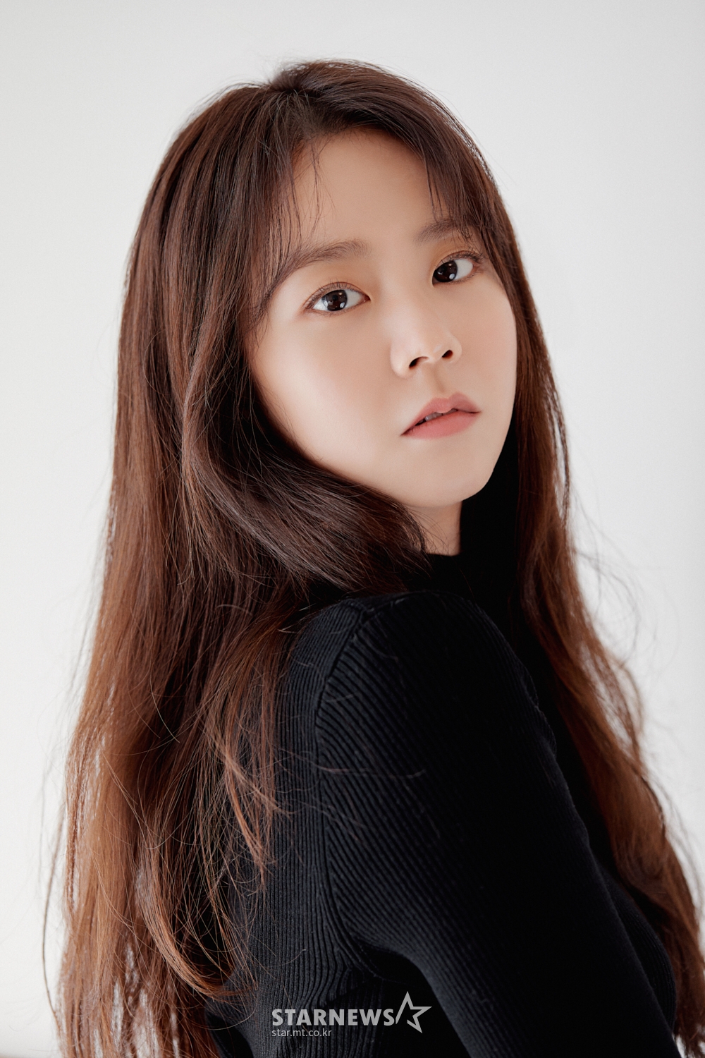 영화 '쇼 미 더 고스트'(감독 김은경) 배우 한승연이 2일 오전 온라인으로 진행된 인터뷰를 위해 포즈를 취하고 있다. '쇼 미 더 고스트'는 집에 귀신이 들린 것을 알게 된 20년 절친 예지(한승연 분)와 호두(김현목 분)가 귀신보다 무서운 서울 물가에 맞서 귀신 퇴치에 나서는 내집 사수 셀프 퇴마 코미디다. /사진제공=YG엔터테인먼트 2021.09.02 /사진=이동훈 기자 photoguy@