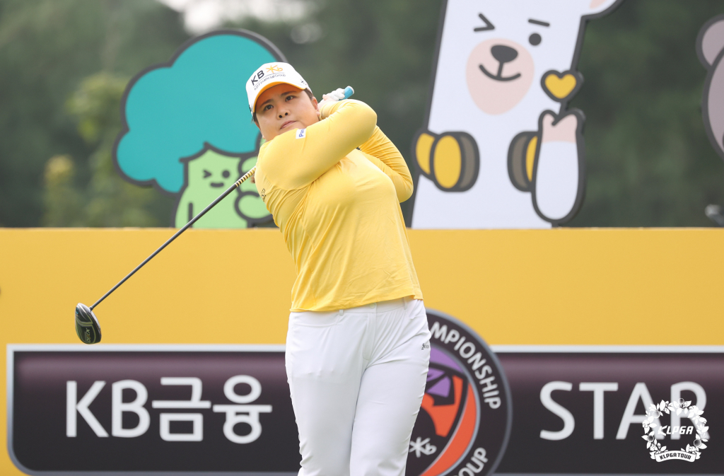 박인비가 KB금융 스타챔피언십 최종라운드 1번홀에서 티샷을 하고 있다./사진=KLPGA