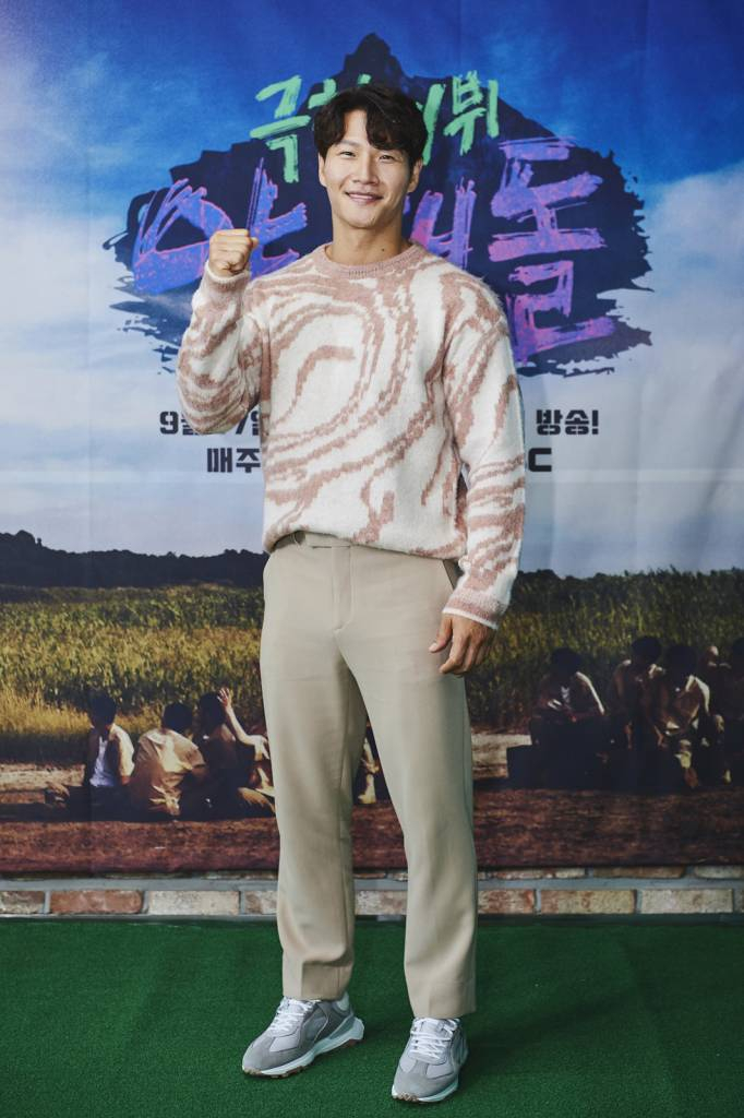 가수 김종국이 17일 오전 온라인으로 진행된 MBC 리얼 서바이벌 예능 '극한데뷔 야생돌' 제작발표회에 참석해 포즈를 취하고 있다. '야생돌'은 총 45명의 지원자들이 야생에서 체력과 실력, 숨겨진 가능성을 고루 평가받으며 펼치는 극한의 데뷔 전쟁을 그린다. 오는 17일 오후 8시 10분 첫 방송된다. 추석 전 특별 편성을 통해 처음 시청자들과 만난 후, 추석 연휴 다음날인 오는 23일부터는 매주 목요일 오후 9시에 안방을 찾아간다. / 사진제공 = MBC /사진=김창현 기자 chmt@