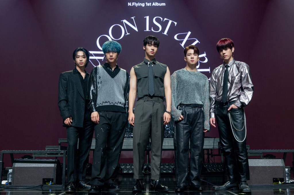 그룹 엔플라잉(N.Flying)이 7일 오후 서울 광장동 예스24라이브홀에서 진행된 첫 정규앨범 '맨 온 더 문'(Man on the Moon) 발매 쇼케이스에 앞서 포즈를 취하고 있다. /사진제공=FNC 2021.06.07 /사진=이동훈 기자 photoguy@