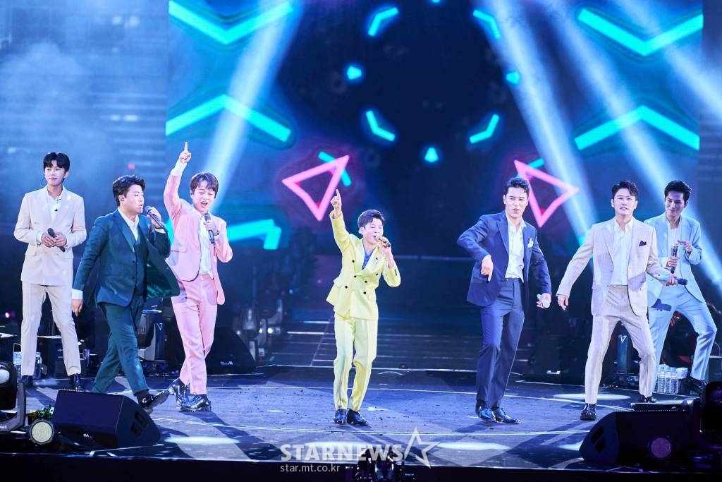 미스터트롯 TOP7 임영웅, 영탁, 이찬원, 김호중, 정동원, 장민호, 김희재가 7일 서울 송파구 올림픽공원 KSPO DOME에서 열리는 `내일은 미스터트롯 대국민 감사콘서트`에 참석해 무대를 선보이고 있다. /사진제공 = 쇼플레이 /사진=임성균 기자 tjdrbs23@