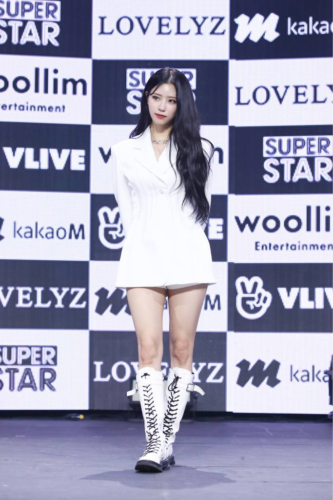 걸그룹 '러블리즈' 미주가 1일 오후 온라인 생중계로 진행된 컴백 쇼케이스에서 포즈를 취하고 있다. /사진제공=울림엔터테인먼트