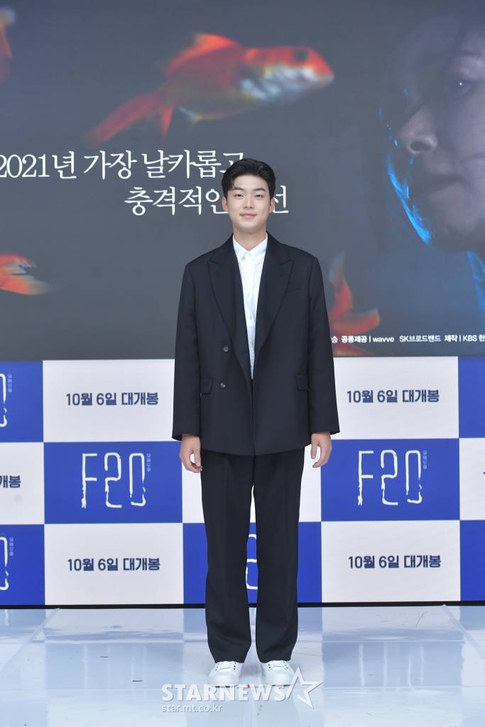 배우 김강민이 30일 오후 온라인으로 생중계된 영화 'F20' 기자간담회에 참석해 포즈를 취하고 있다.   'F20'은 아들의 조현병을 숨기고 싶은 엄마의 아파트에 같은 병을 앓고 있는 아들을 둔 또 다른 엄마가 이사를 오면서 벌어지는 서스펜스 스릴러를 다룬 작품이다. 10월 6일 개봉. / 사진제공 = KBS /사진=김창현 기자 chmt@
