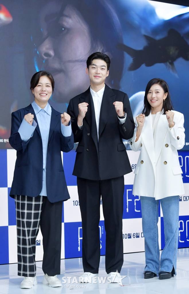 배우 김정영, 김강민, 장영남이 30일 오후 온라인으로 생중계된 영화 'F20' 기자간담회에 참석해 포즈를 취하고 있다. 'F20'은 아들의 조현병을 숨기고 싶은 엄마의 아파트에 같은 병을 앓고 있는 아들을 둔 또 다른 엄마가 이사를 오면서 벌어지는 서스펜스 스릴러를 다룬 작품이다. 10월 6일 개봉. / 사진제공 = KBS /사진=김창현 기자 chmt@