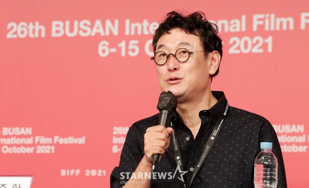 장준환 감독이 7일 오후 부산 해운대구 우동 KNN시어터에서 진행된 제26회 부산국제영화제 뉴커런츠 심사위원 기자회견에서 질의에 답하고 있다. 2021.10.07 /사진=김창현 기자 chmt@