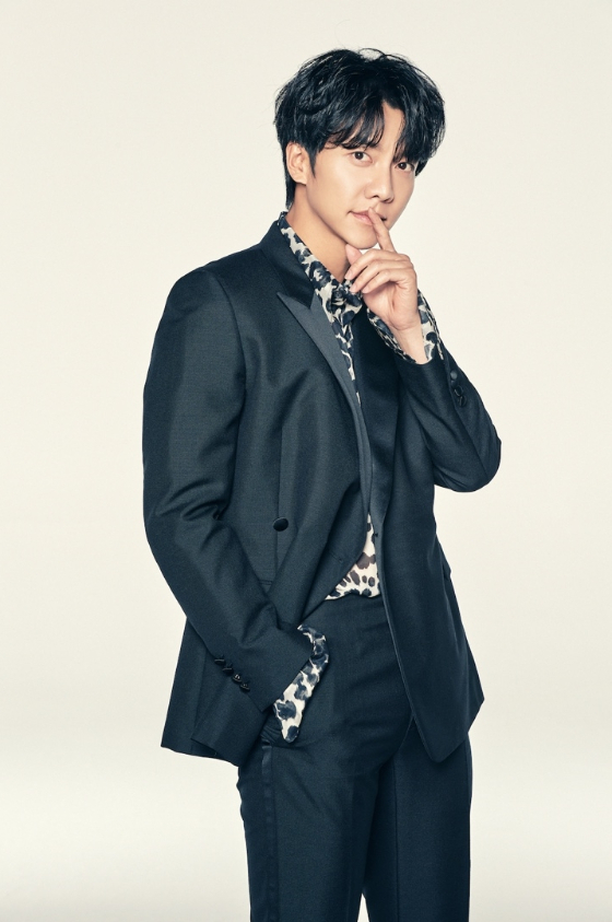 이승기가 JTBC '싱어게인 시즌-무명가수전' MC를 맡게 됐다./사진제공=후크엔터테인먼트