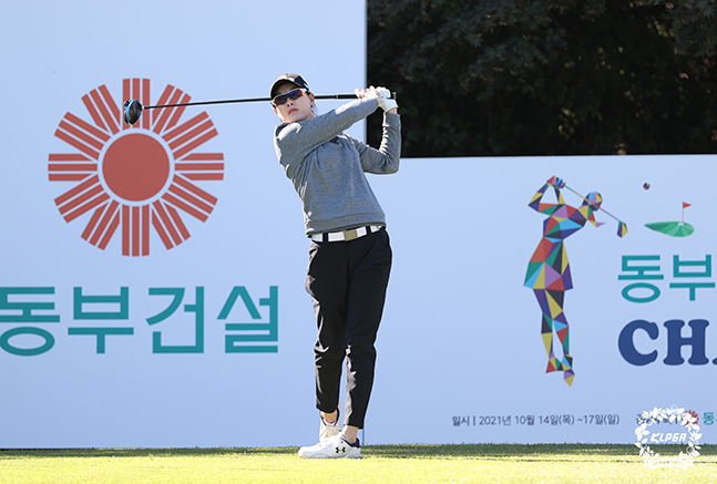 17일 전북 익산에서 열린 동부건설·한국토지신탁 챔피언십 최종 라운드에서 1번홀 티샷을 치고 있는 이정민. /사진=KLPGA