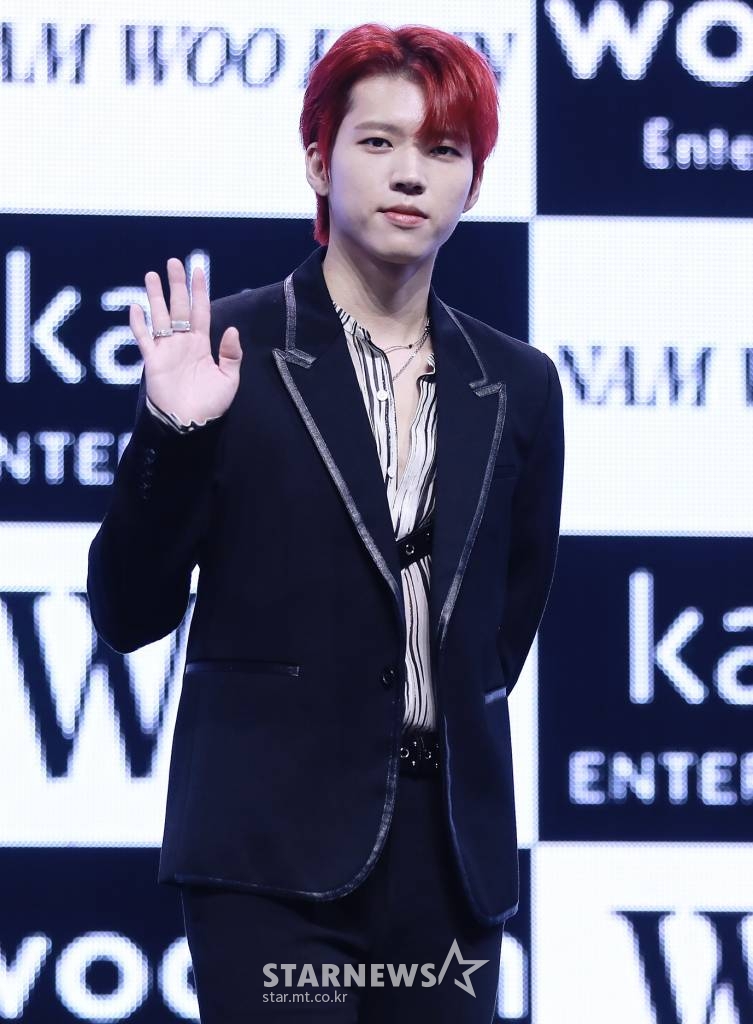 가수 남우현이 19일 오후 온라인으로 진행된 네 번째 미니 앨범 '위드(With)' 쇼케이스에 참석해 포즈를 취하고 있다.  '위드'는 남우현이 약 2년 5개월 만에 선보이는 새 미니 앨범이다. 컴백을 기다려준 팬들과 함께하고자 하는 남우현의 의지를 담았다. / 사진제공 = 울림엔터테인먼트 /사진=김창현 기자 chmt@