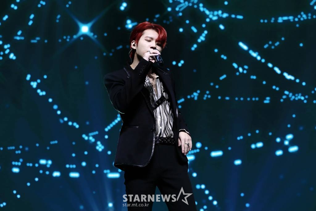 가수 남우현이 19일 오후 온라인으로 진행된 네 번째 미니 앨범 '위드(With)' 쇼케이스에 참석해 멋진 무대를 선보이고 있다.  '위드'는 남우현이 약 2년 5개월 만에 선보이는 새 미니 앨범이다. 컴백을 기다려준 팬들과 함께하고자 하는 남우현의 의지를 담았다. / 사진제공 = 울림엔터테인먼트 /사진=김창현 기자 chmt@