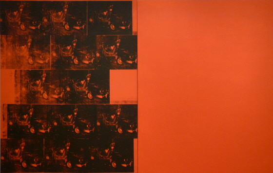 워홀의 '죽음과 재난(Death and Disaster)' 시리즈의 또 다른 작품. 앤디 워홀(Andy Warhol), '14 개 오렌지색 자동차 충돌사고(Orange Car Crash Fourteen Times)', MOMA, New York, 1963. 사진제공= Gwen Fran via Flickr/Creative Commons.