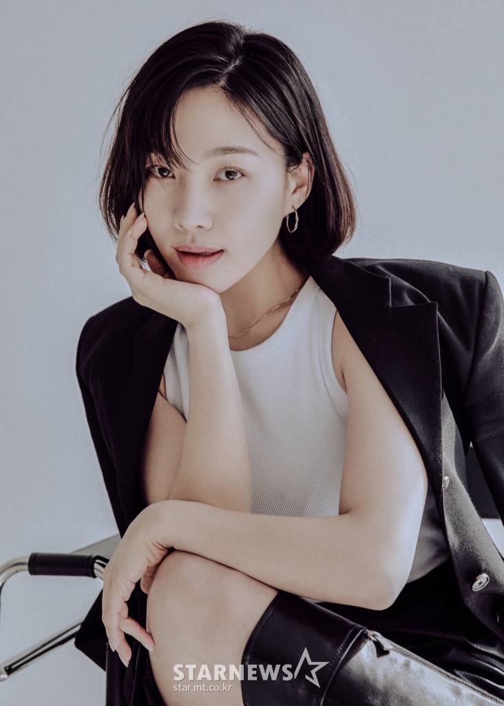 영화 '당신은 믿지 않겠지만'(감독 이시이 유야)의 주연배우 최희서가 25일 오후 진행된 온라인 라운드 인터뷰를 위해 포즈를 취하고 있다. 서로 다른 마음의 상처를 가진 일본과 한국의 가족이 서울에서 우연히 만나 운명 같은 여정을 떠나는 힐링 미라클 영화 '당신은 믿지 않겠지만'은 오는 28일 개봉된다. /사진제공=사람엔터테인먼트 2021.10.25 /사진=이동훈 기자 photoguy@