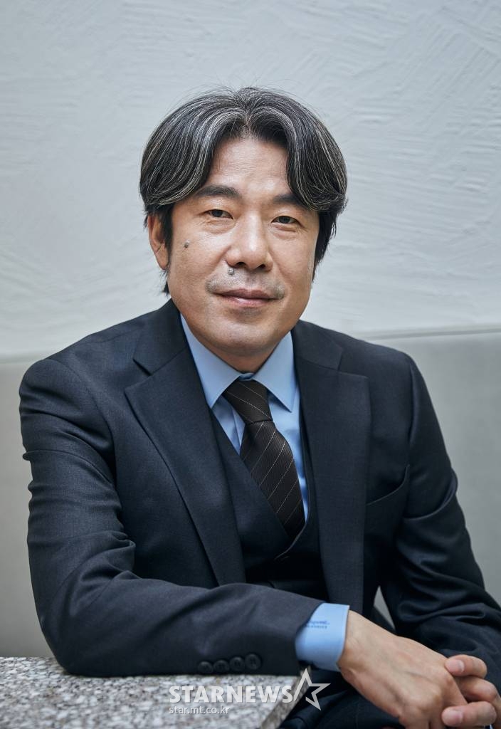 영화 '이웃사촌'(감독 이환경) 주연배우 오달수가 19일 오전 진행된 라운드 인터뷰를 위해 포즈를 취하고 있다. /사진제공=씨제스 /사진=이동훈 기자 photoguy@
