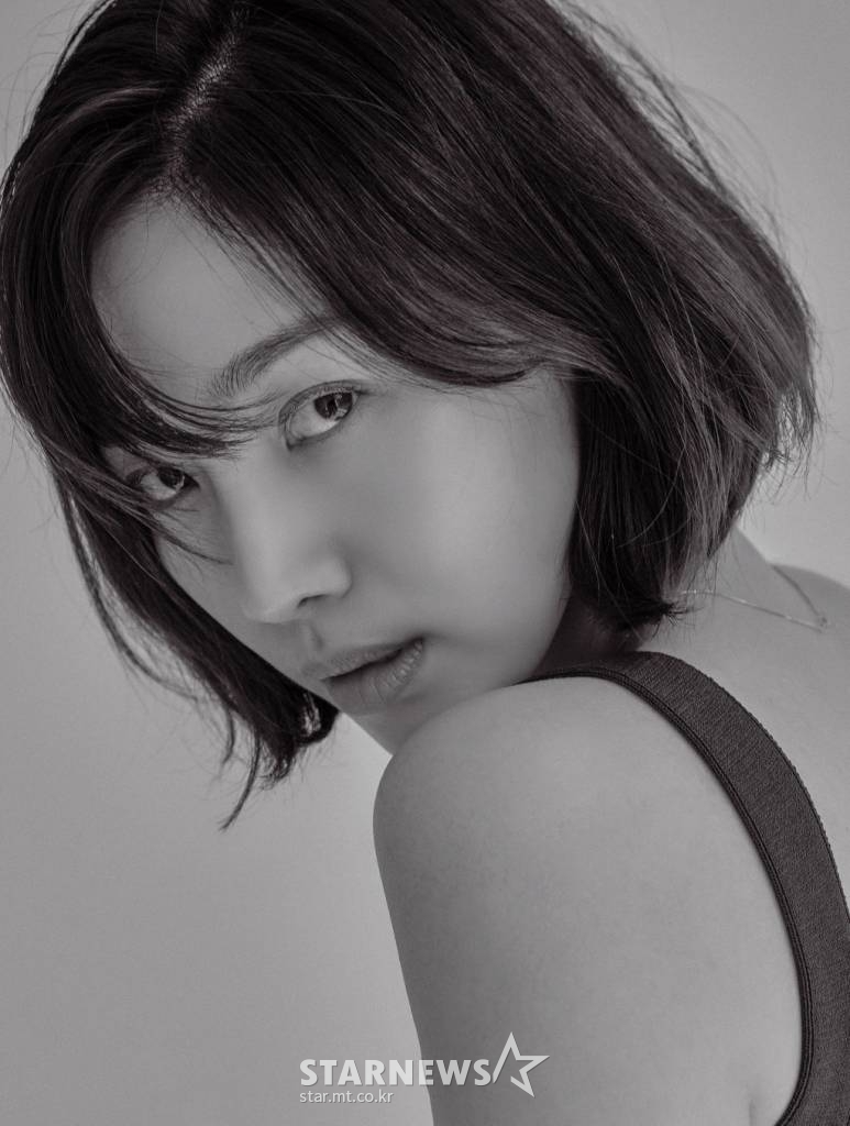 영화 '당신은 믿지 않겠지만'(감독 이시이 유야)의 주연배우 최희서가 25일 오후 진행된 온라인 라운드 인터뷰를 위해 포즈를 취하고 있다. 서로 다른 마음의 상처를 가진 일본과 한국의 가족이 서울에서 우연히 만나 운명 같은 여정을 떠나는 힐링 미라클 영화 '당신은 믿지 않겠지만'은 오는 28일 개봉된다. /사진제공=사람엔터테인먼트 2021.10.25 /사진=이동훈 기자 photoguy@