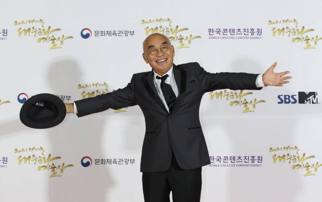 가수 이장희가 28일 오후 서울 장충동 국립극장에서 열린 2021 대한민국 대중문화예술상 시상식에 참석해 포즈를 취하고 있다. /사진제공=한국콘텐츠진흥원 2021.10.28 /사진=이동훈 기자 photoguy@