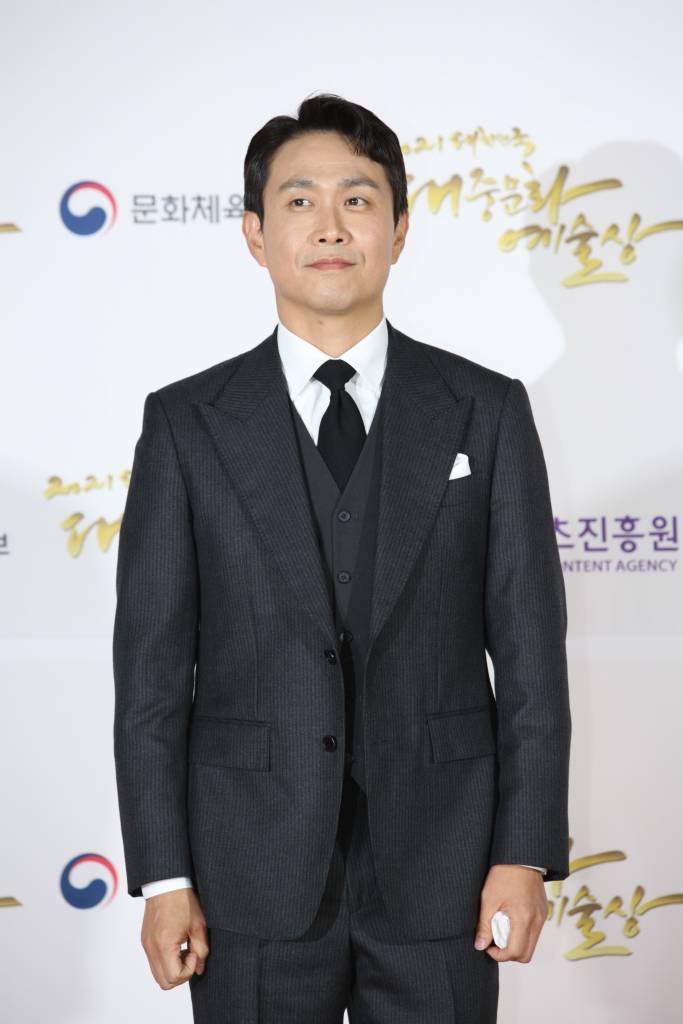 배우 오정세가 28일 오후 서울 장충동 국립극장에서 열린 2021 대한민국 대중문화예술상 시상식에 참석해 포즈를 취하고 있다. /사진제공=한국콘텐츠진흥원 2021.10.28 /사진=이동훈 기자 photoguy@