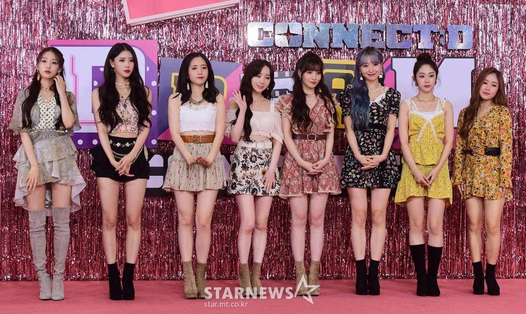 걸그룹 러블리즈가 26일 비대면 온라인 생중계로 진행된 제26회 드림콘서트 CONNECT:D 둘째날 레드카펫 행사에서 포즈를 취하고 있다. 둘째날 공연은 은혁, 차은우, 리아의 진행으로 마마무, 하성운, 러블리즈, 우주소녀, 위키미키, 정세운, 더보이즈, 스트레이키즈, 원어스, ITZY, 로켓펀치 등이 참여한다../사진제공=드림콘서트 /사진=이동훈 기자 photoguy@