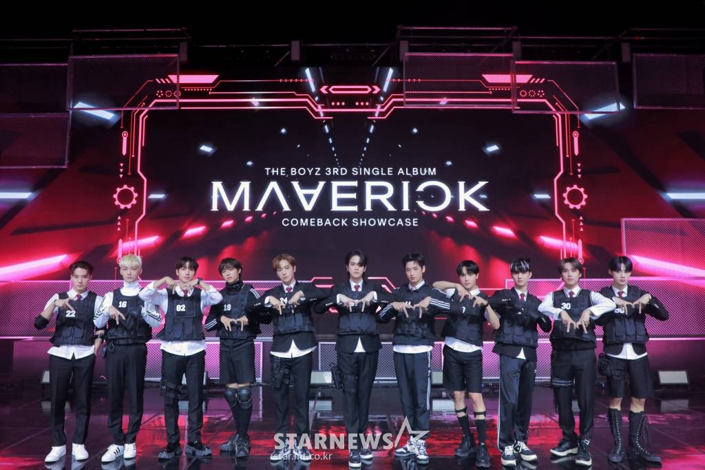 그룹 더 보이즈(THE BOYZ)가 1일 오후 온라인으로 진행된 세 번째 싱글 '메버릭'(MAVERICK) 발매 기념 쇼케이스에 참석해 포즈를 취하고 있다. '매버릭'은 더보이즈라는 있는 그대로의 존재를 뚜렷하게 나타낼 음반으로 멤버들이 특별한 나를 찾아가는 자신감과 포부를 담았다. / 사진제공 = 크래커엔터테인먼트 /사진=김창현 기자 chmt@