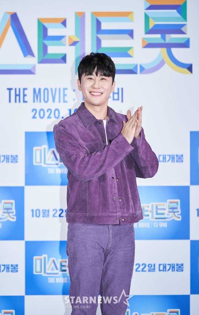 가수 영탁이 19일 오후 온라인 생중계로 진행된 '미스터트롯 : 더무비' 제작보고회에 참석해 포즈를 취하고 있다. /사진제공=모비 /사진=이동훈 기자 photoguy@