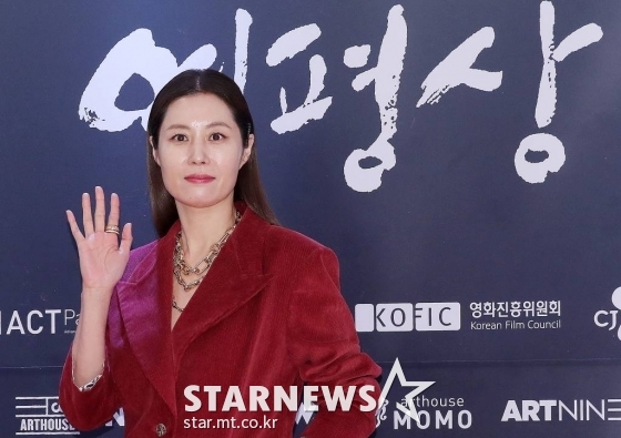 배우 문소리가 10일 오후 서울 중구 순화동 KG타워 하모니홀에서 열린 '제41회 영평상 시상식'에 참석해 포즈를 취하고 있다. 2021.11.10 /사진=김창현 기자 chmt@