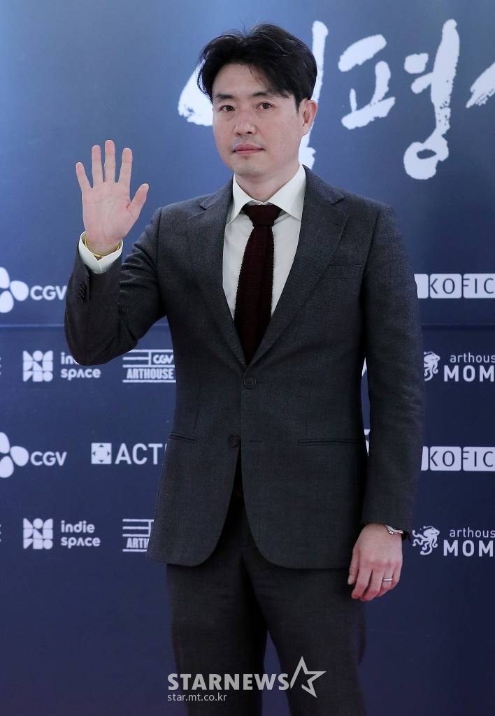류승완 감독이 10일 오후 서울 중구 순화동 KG타워 하모니홀에서 열린 '제41회 영평상 시상식'에 참석해 포즈를 취하고 있다. 2021.11.10 /사진=김창현 기자 chmt@