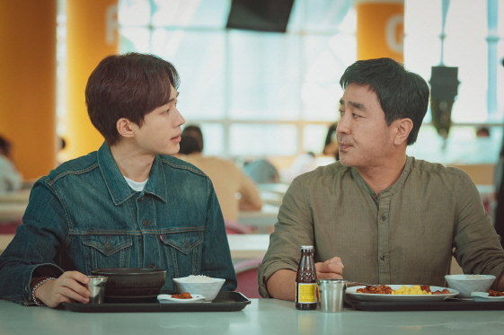 무진성과 류승룡/'장르만 로맨스' 스틸