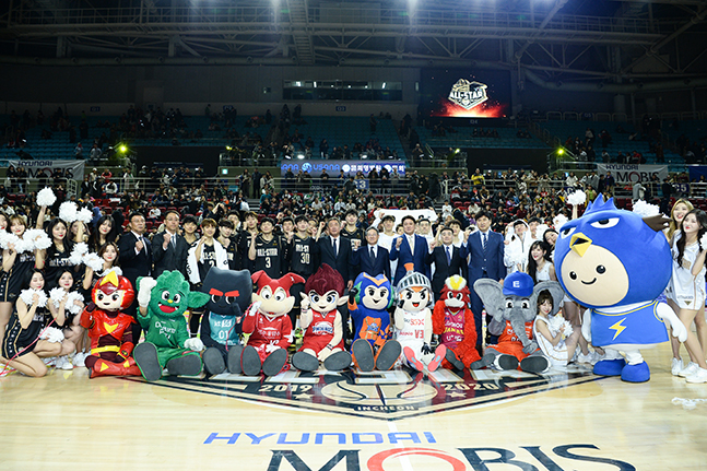 2019~2020시즌 프로농구 올스타전 기념사진. /사진=KBL