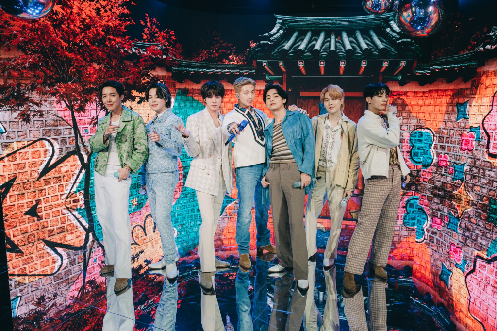 /사진=방탄소년단_미국 CBS 더 레이트 레이트 쇼 위드 제임스 코든_단체, 방탄소년단_미국 CBS 더 레이트 레이트 쇼 위드 제임스 코든_Permission to Dance : Terence Patrick / CBS