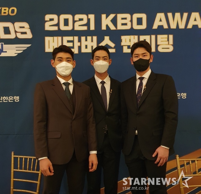 지난 29일 2021 KBO리그 시상식 후 열린 메타버스 팬미팅에 참여한 키움 이정후(왼쪽부터), 삼성 구자욱, LG 홍창기./사진=김동윤 기자
