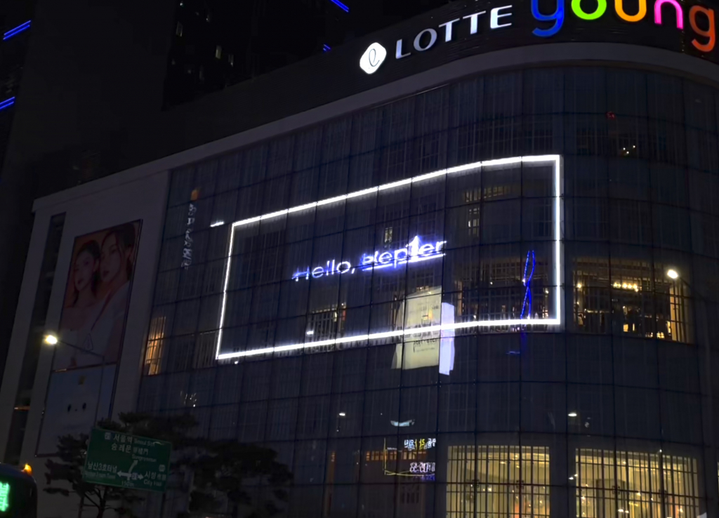 /사진=웨이크원, 스윙엔터테인먼트