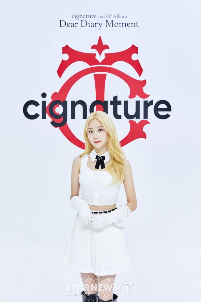 걸그룹 시그니처(cignature) 도희가 30일 오후 온라인으로 진행된 두 번째 EP 앨범 'Dear Diary Moment(디어 다이어리 모먼트)' 발매 기념 쇼케이스에서 포즈를 취하고 있다. / 사진제공=J9엔터테인먼트 /사진=김창현 기자 chmt@