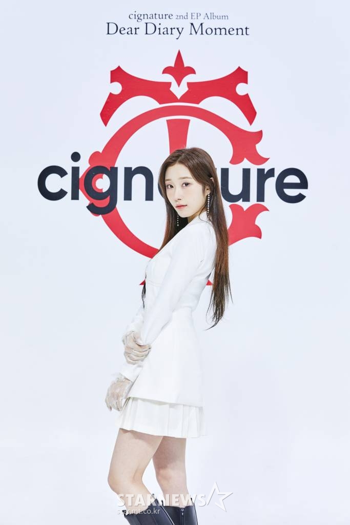 걸그룹 시그니처(cignature) 채솔이 30일 오후 온라인으로 진행된 두 번째 EP 앨범 'Dear Diary Moment(디어 다이어리 모먼트)' 발매 기념 쇼케이스에서 포즈를 취하고 있다. / 사진제공=J9엔터테인먼트 /사진=김창현 기자 chmt@